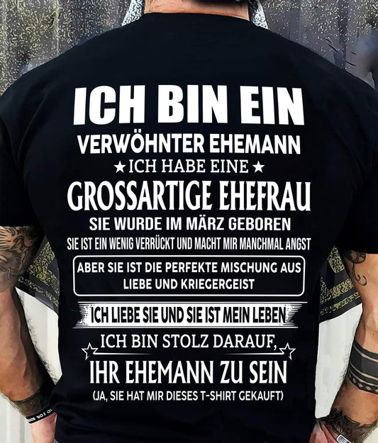 MÄRZ – FANTASTISCHE FRAU – PERFEKTES GESCHENK FÜR IHREN EHEMANN – DE - HL03 (SKU2605-295-03)