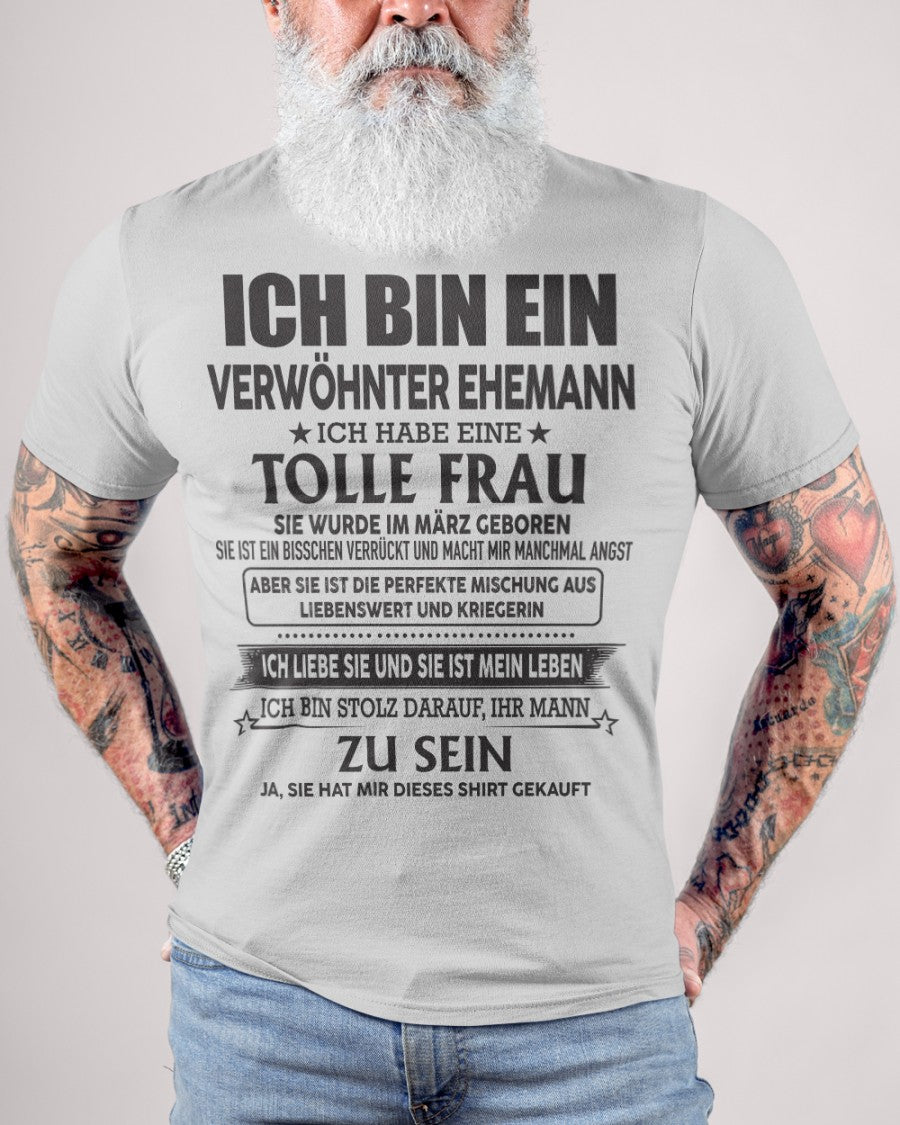 Tolle Frau, geboren im März – perfekte Geschenk für deinen Ehemann – HL03 (SKU06-76-03)